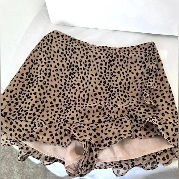 Cotton Candy Cheetah Print Skirt with built in shorts. Size XS. Never worn. - Picture 1 of 4